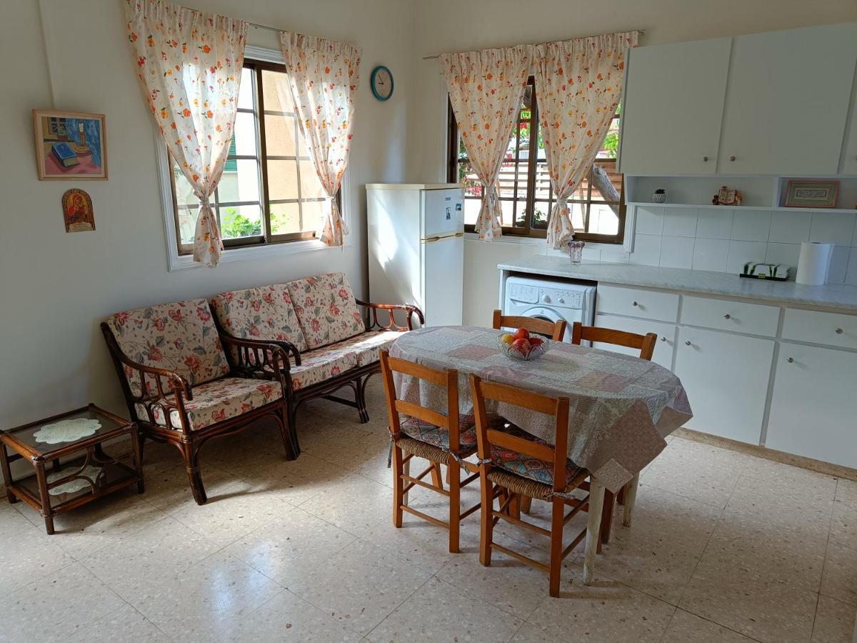 The Grapevine Guest House Paphos Exterior photo